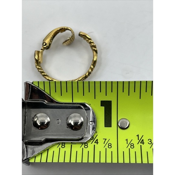 Vintage CROWN TRIFARI Gold Tone Textured Braided Clip-On Hoop Earrings .75" - Picture 6 of 6